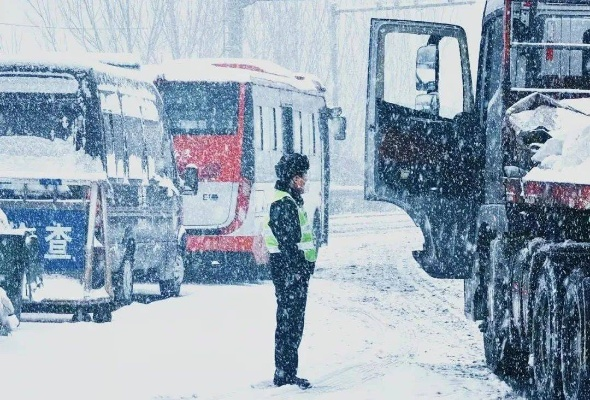 辽宁降雪最新消息，多地迎来强降雪，交通出行受影响